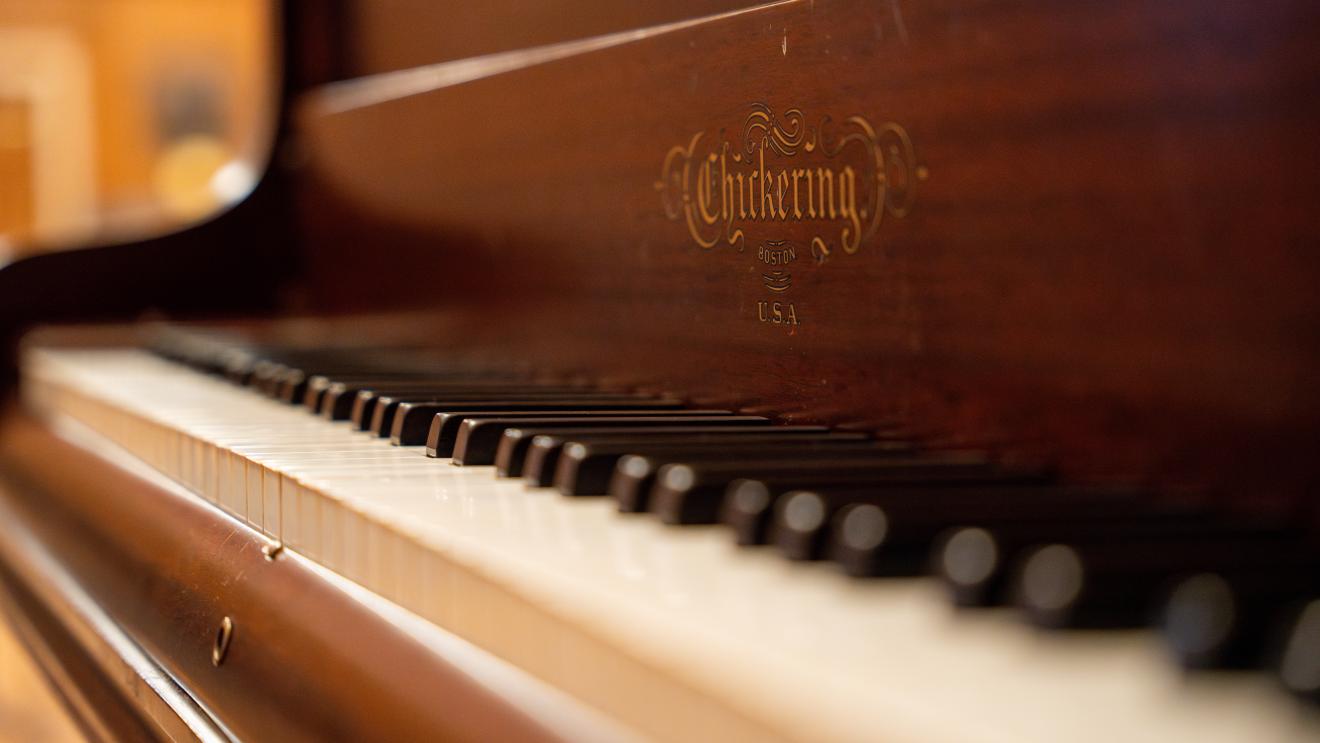 up close shot of baby grand piano