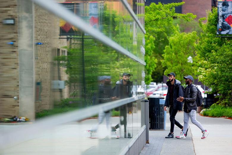 Students walking to Beatty Hall