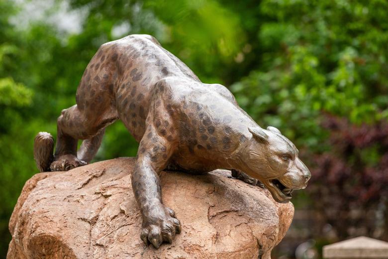Leopard statue