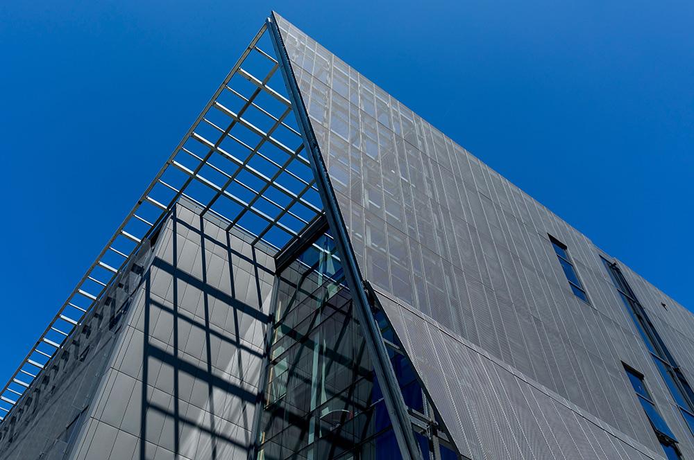 Exterior view of the Center for Engineering, Innovation and Science.