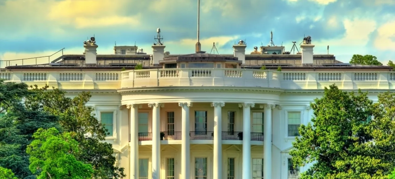 image of the white house at sunset