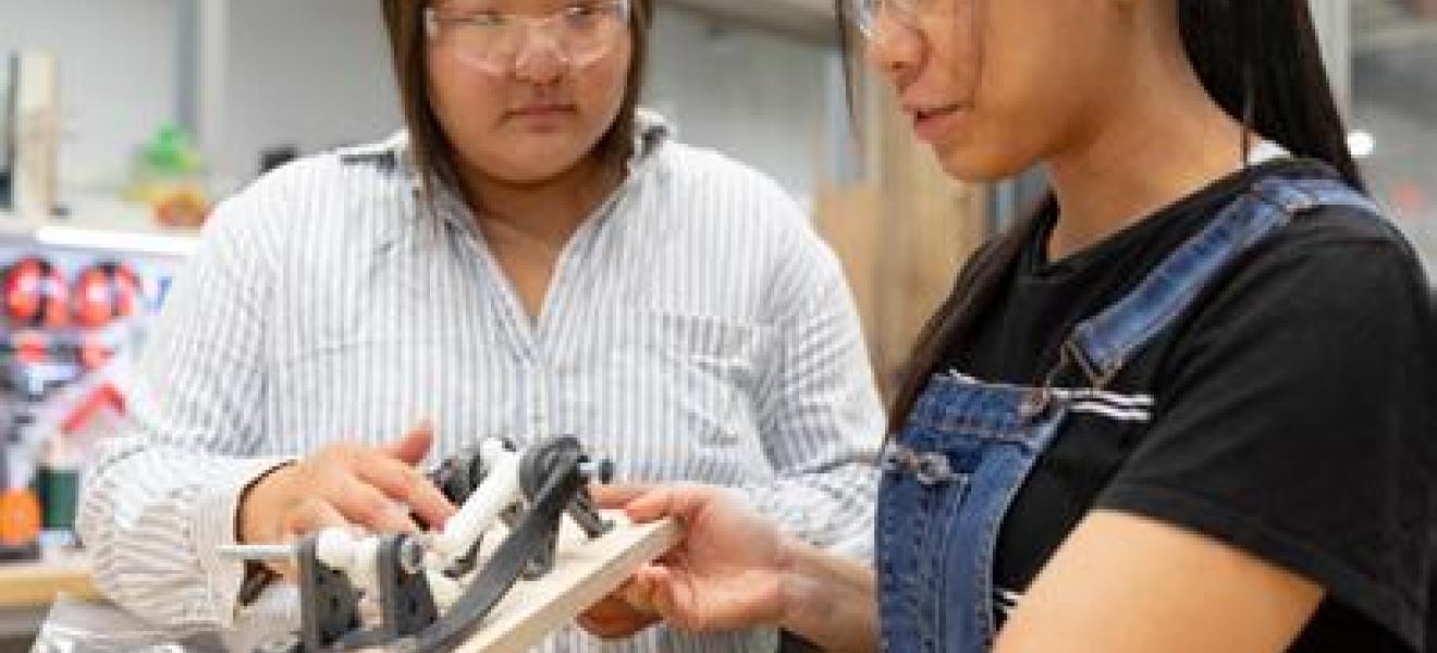 two women working in a lab